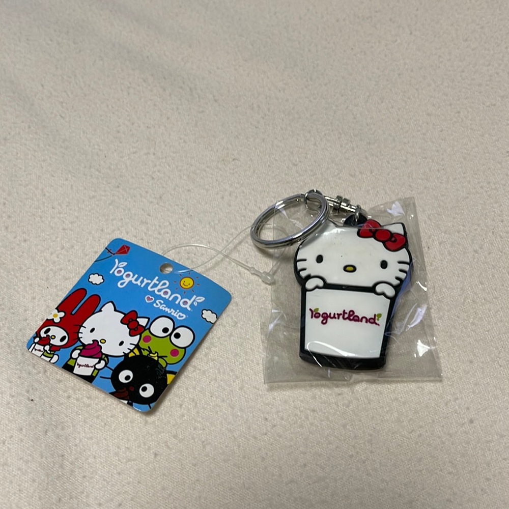 Sanrio x Yogurtland collab Hello Kitty keychain NWT*